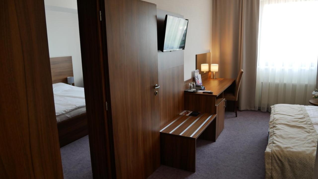 Hotel Saffron Bratislava Luaran gambar