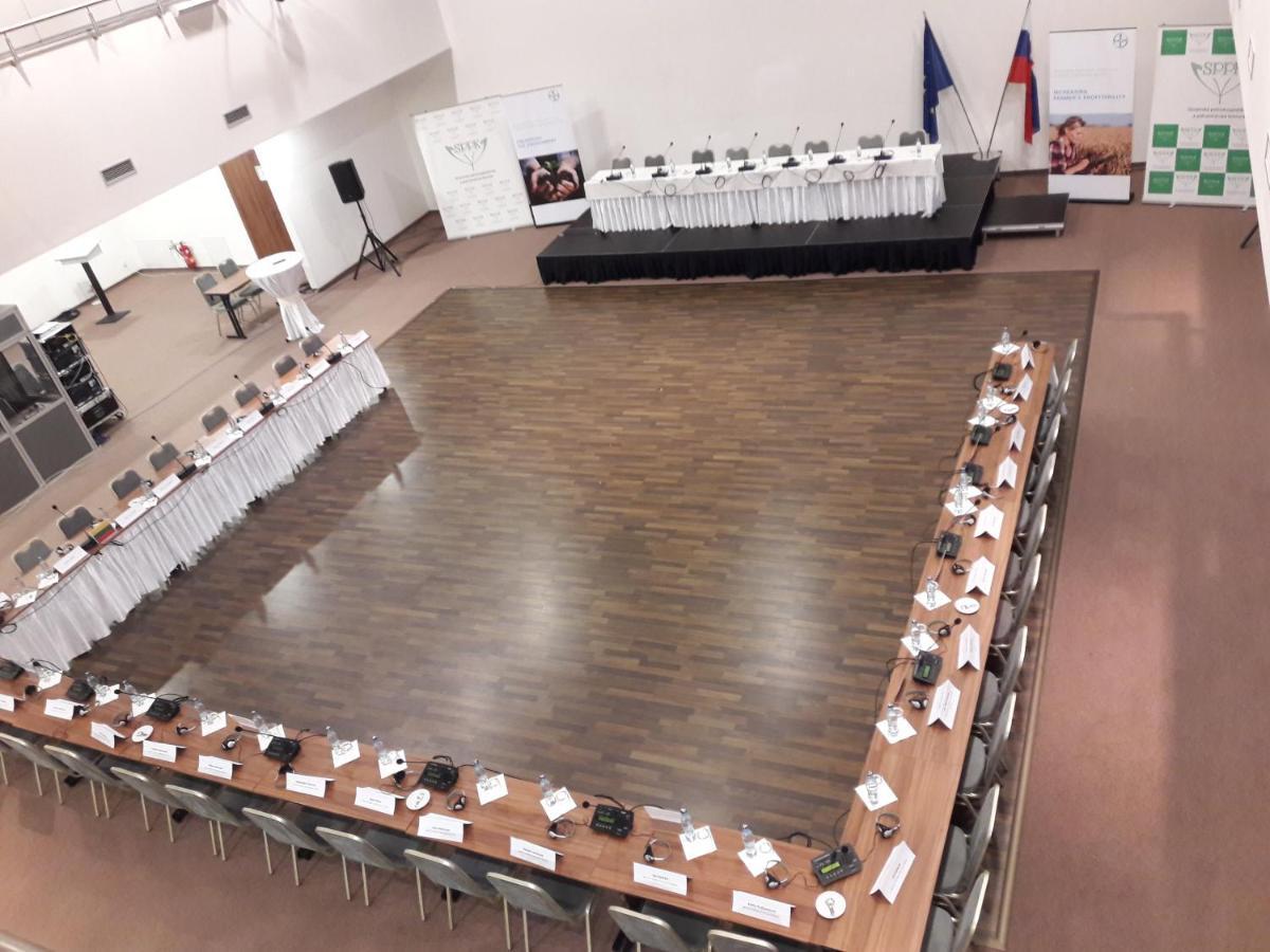 Hotel Saffron Bratislava Luaran gambar