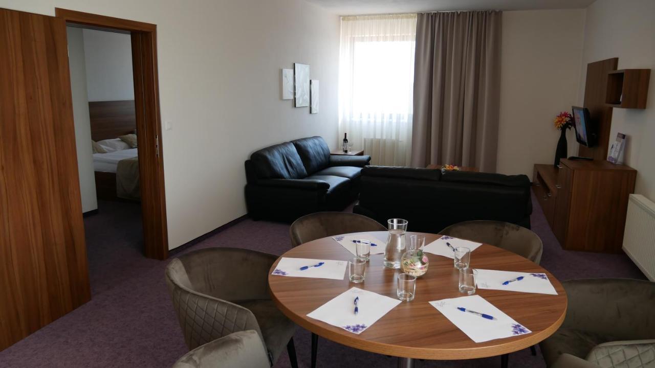 Hotel Saffron Bratislava Luaran gambar