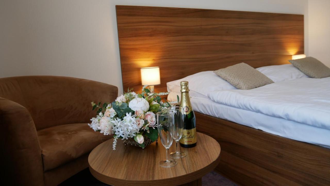 Hotel Saffron Bratislava Luaran gambar