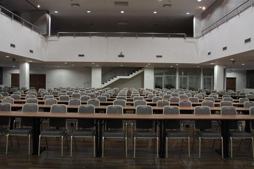 Hotel Saffron Bratislava Luaran gambar