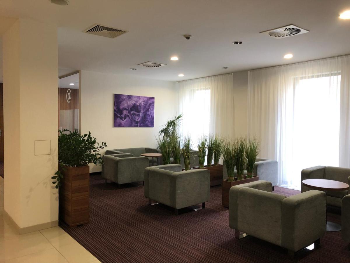 Hotel Saffron Bratislava Luaran gambar