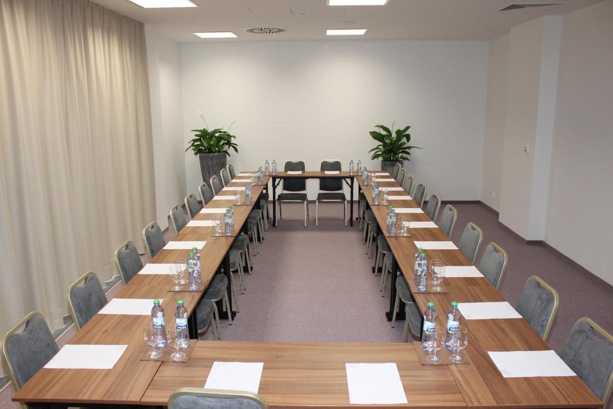 Hotel Saffron Bratislava Luaran gambar