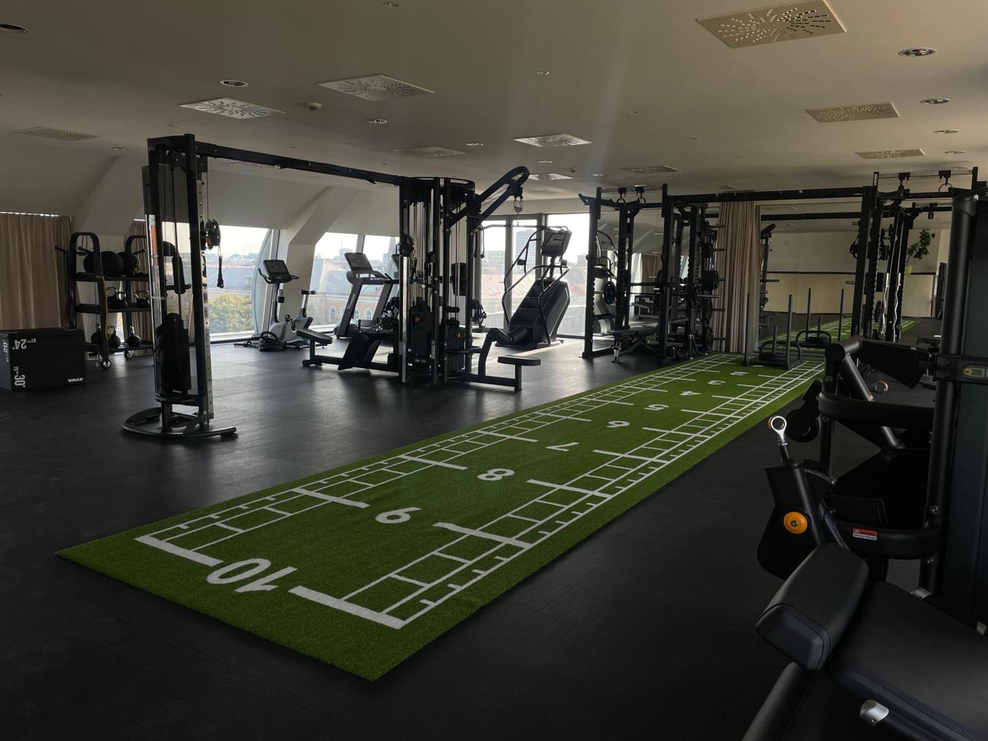 Hotel Saffron Bratislava Luaran gambar