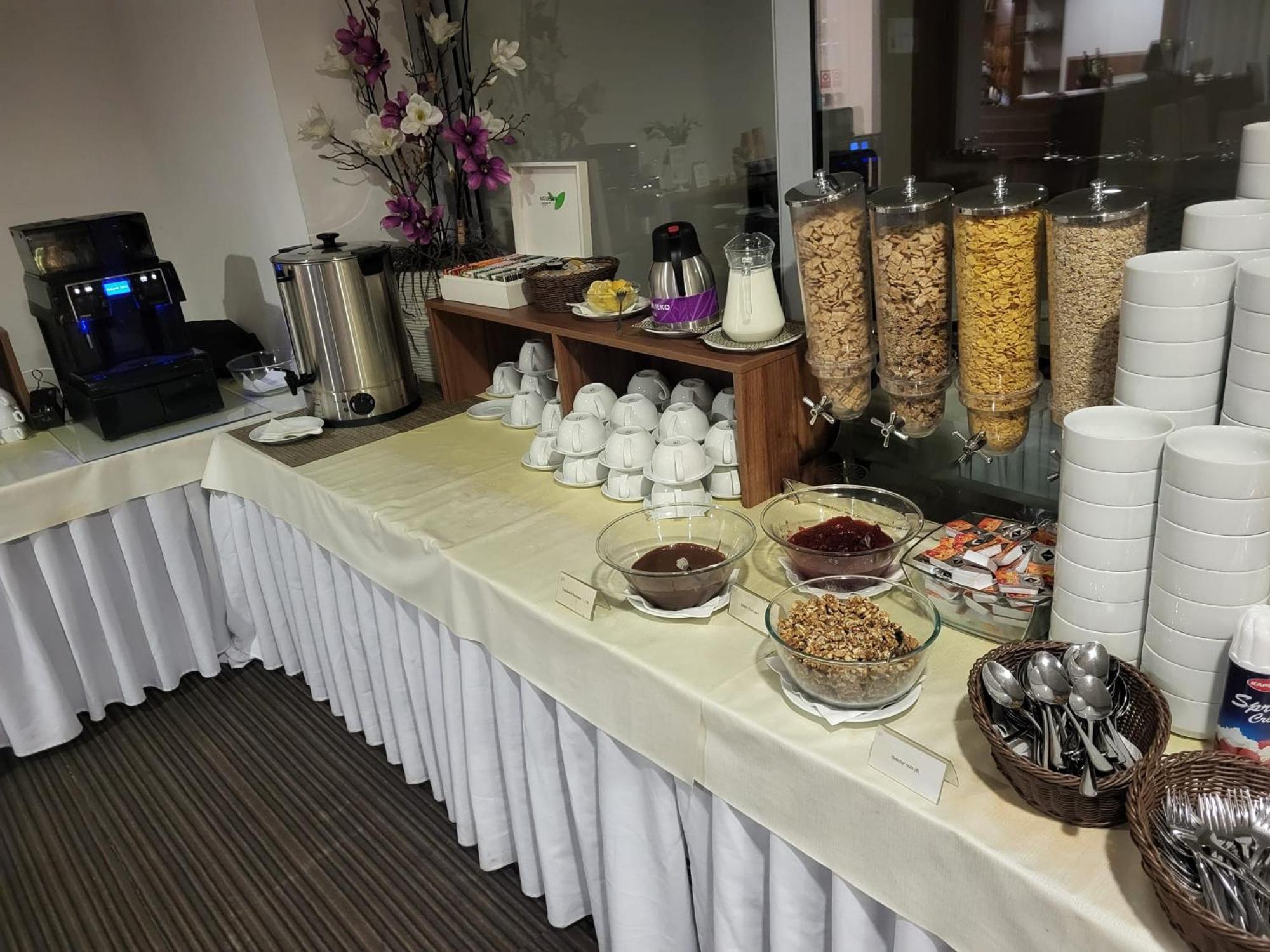 Hotel Saffron Bratislava Luaran gambar