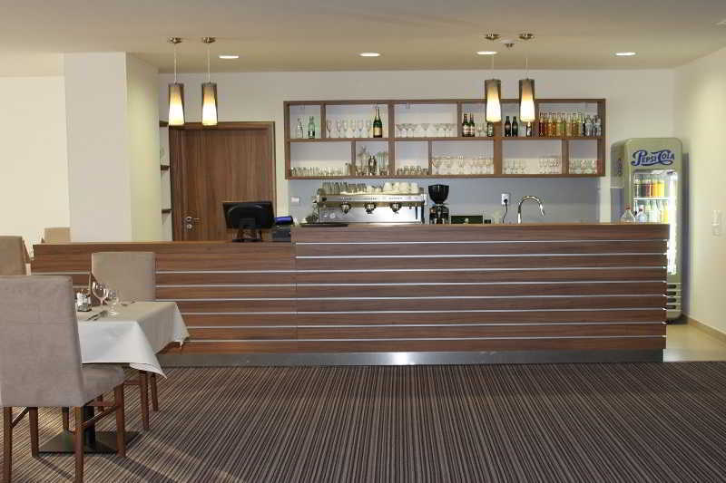Hotel Saffron Bratislava Luaran gambar