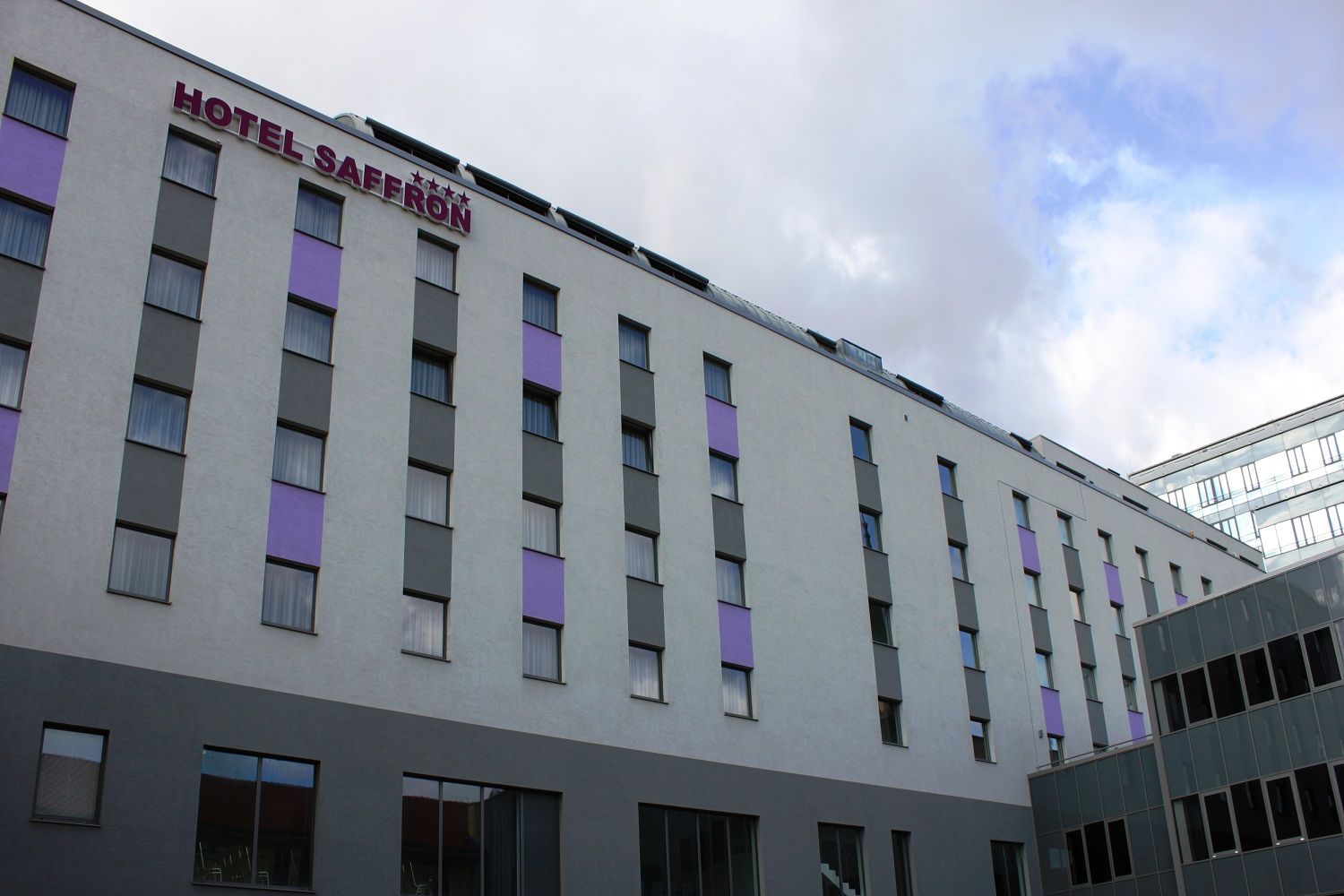Hotel Saffron Bratislava Luaran gambar