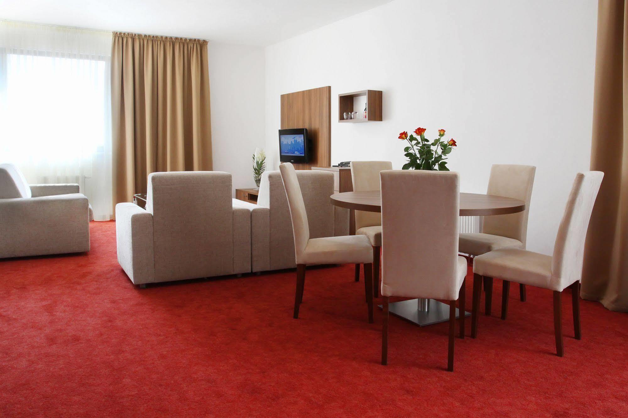 Hotel Saffron Bratislava Luaran gambar