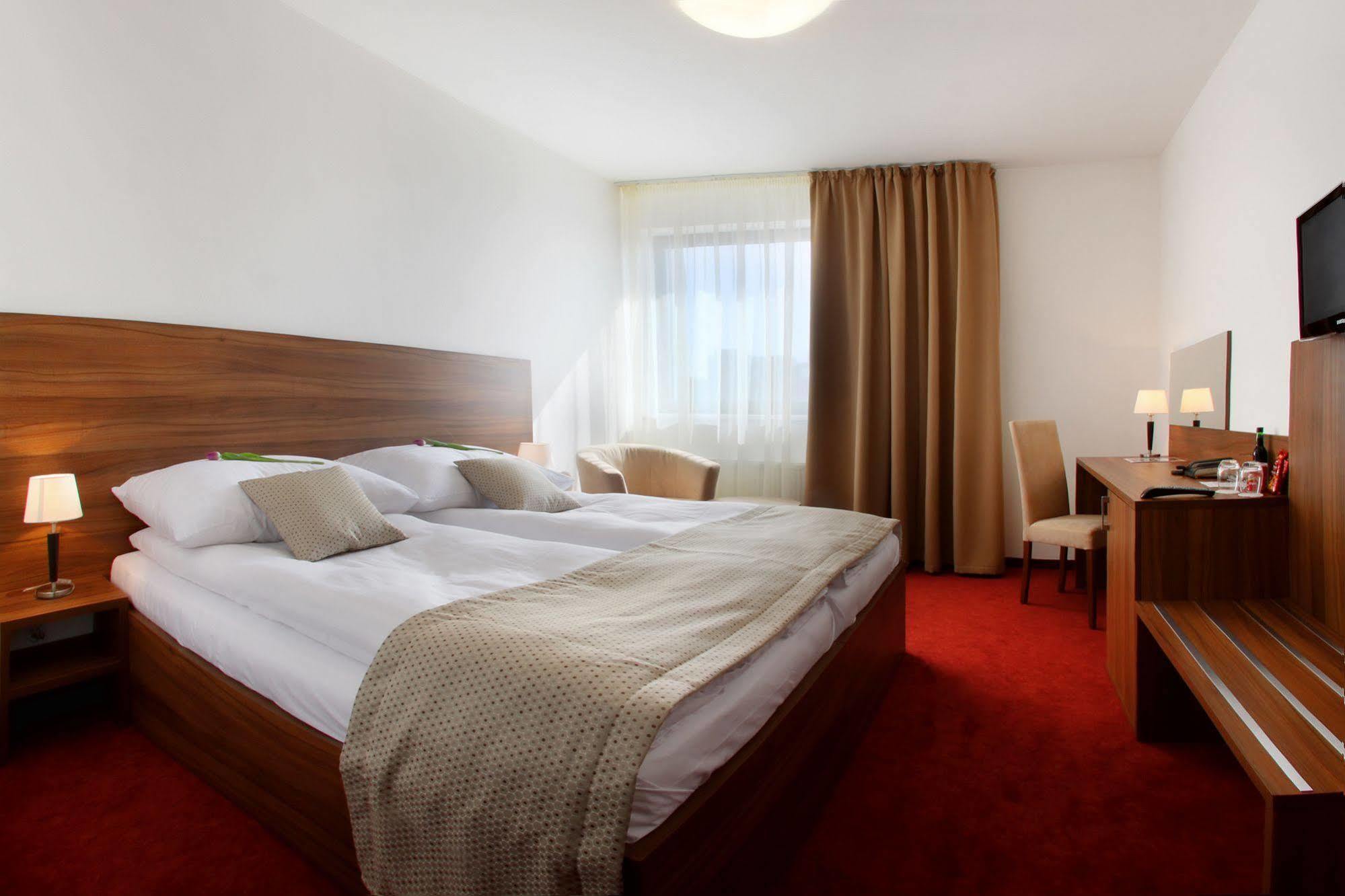 Hotel Saffron Bratislava Luaran gambar