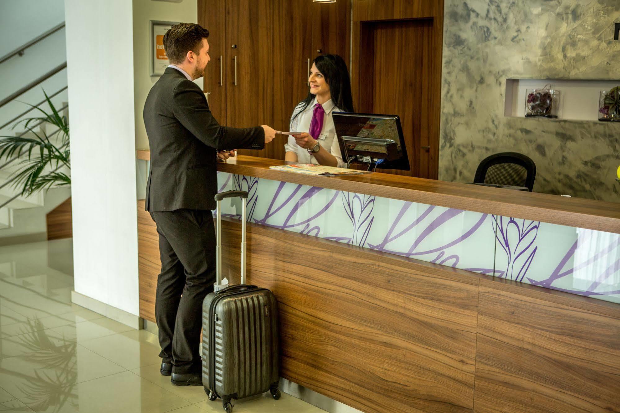 Hotel Saffron Bratislava Luaran gambar