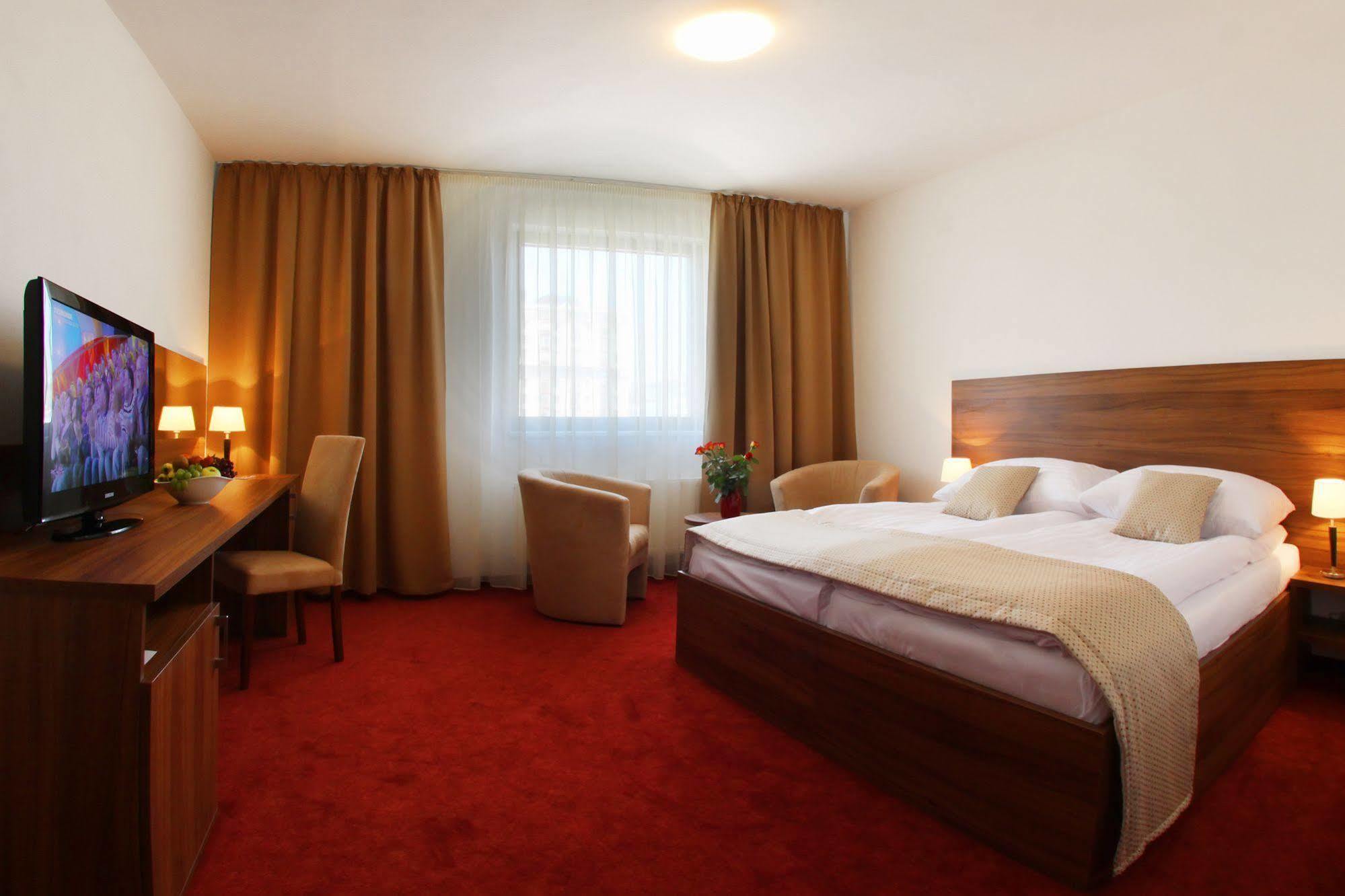 Hotel Saffron Bratislava Luaran gambar