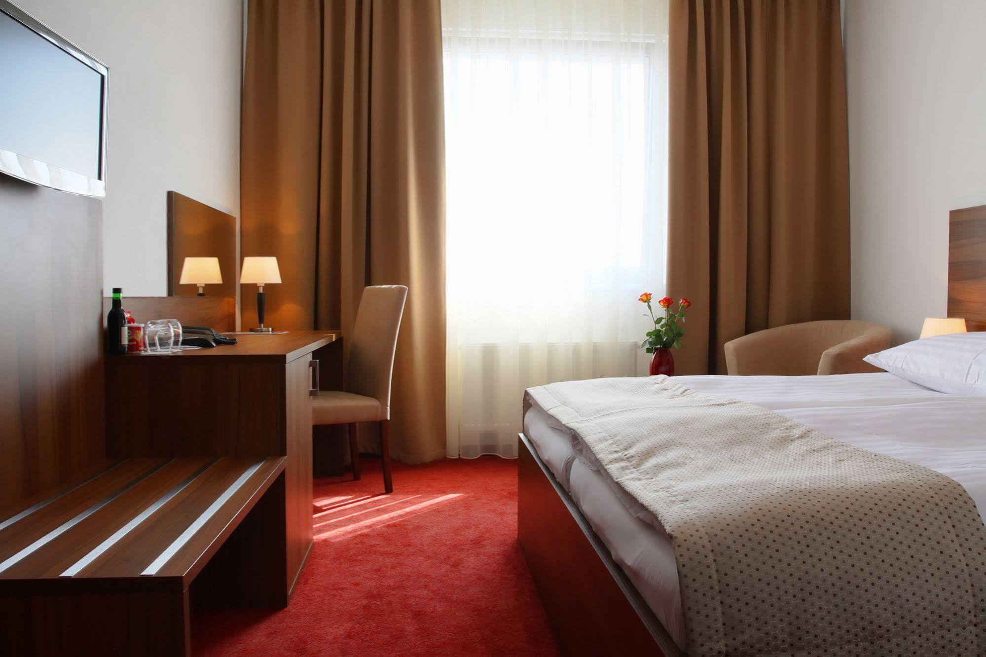 Hotel Saffron Bratislava Luaran gambar