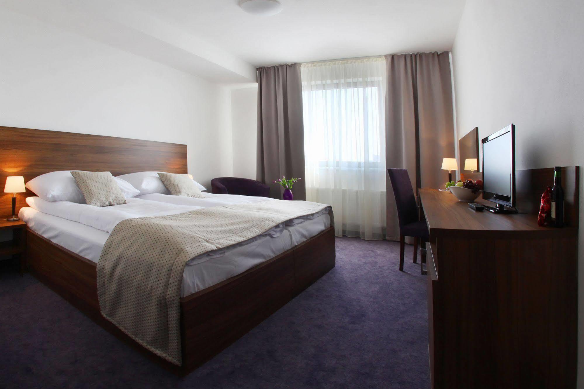 Hotel Saffron Bratislava Luaran gambar